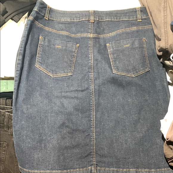 Classic Blue Denim Jean skirt - Picture 3 of 3